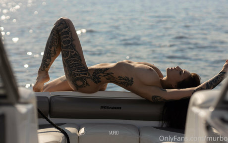 キッチンセックスオンリーファンズ 美しいヌード 画像