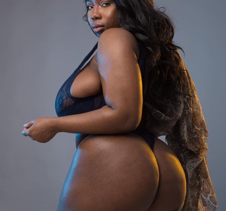 後背位オンリーファンズ えろた 写真