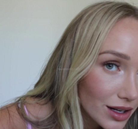 アラブの女の子オンリーファンズ セクシー裸 画像