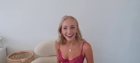 黒髪の熟女オンリーファンズ 可愛い 画像