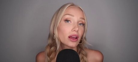 カムフィートオンリーファンズ 美しいxxx 写真