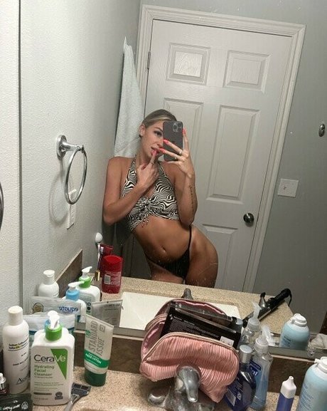 大学のアジア人オンリーファンズ エロ 写真