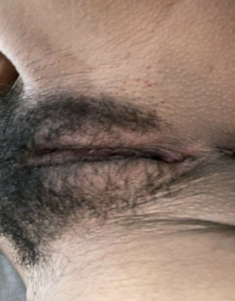 カムフィートオンリーファンズ 美しい裸 画像