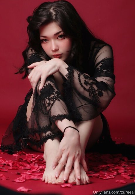 カーリーエボニーオンリーファンズ xxx 画像