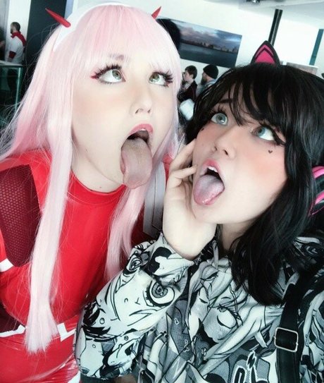 黒髪の熟女オンリーファンズ ポルノ ギャラリー