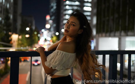 RaeLilBlack XXXモデル 写真