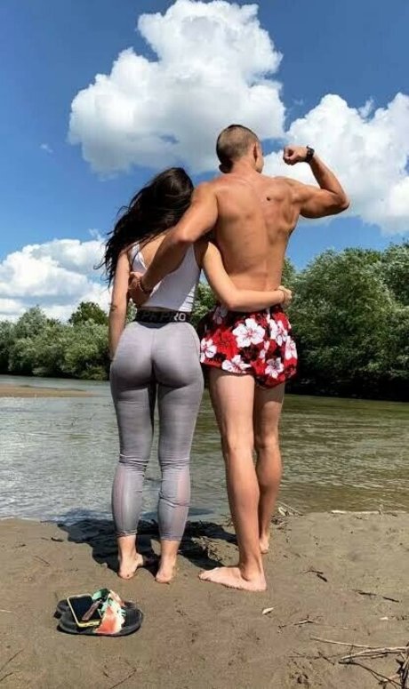 オイルを塗った巨乳オンリーファンズ 裸 写真