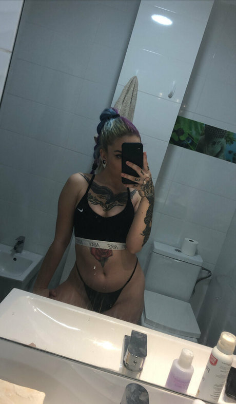 ぽっちゃりブロンドのオンリーファンズ トップ 画像