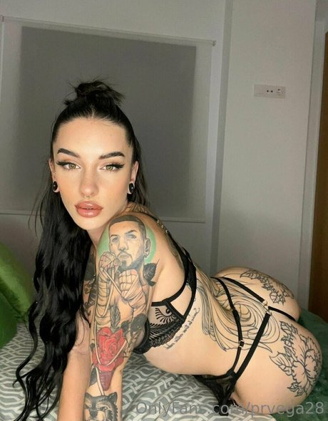 黒檀の熟女オンリーファンズ えろ 写真