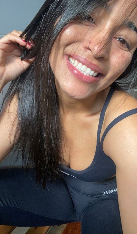 ティックトックスター オンリーファンズ 無料エロ 写真