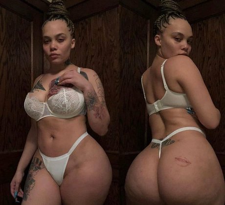 セクシーなブルネットのオンリーファンズ 無料ポルノ 画像