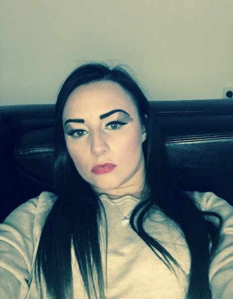 nadinetilley トップスター 画像