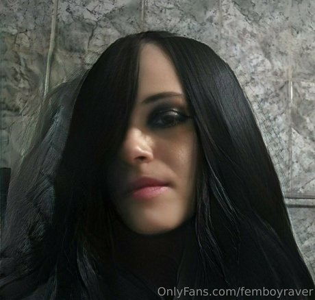 femboyraver スター 裸 写真