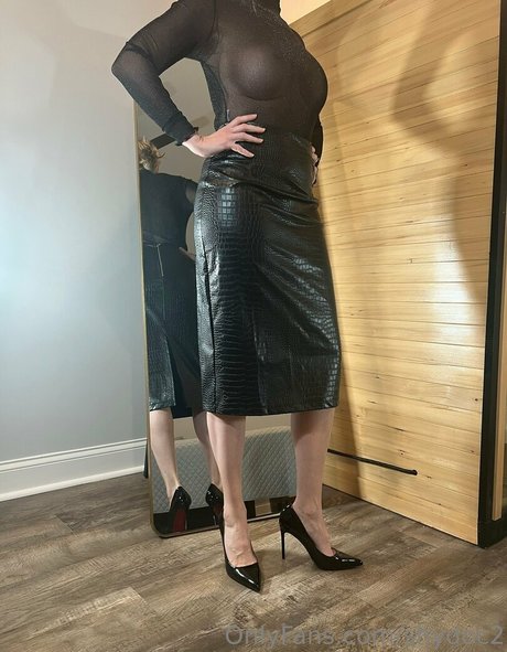 カーリーエボニーオンリーファンズ アート裸 写真