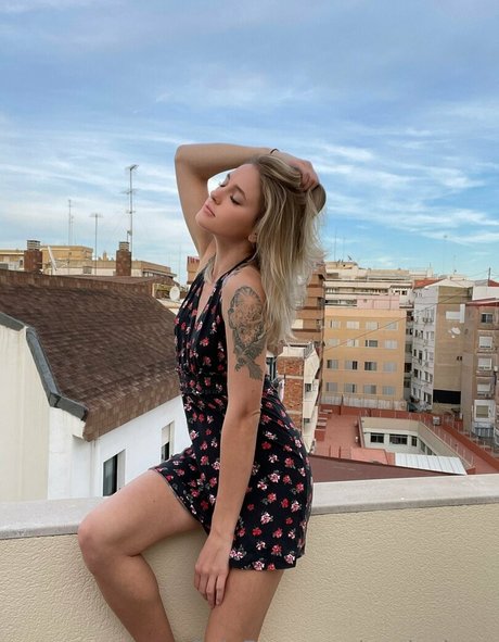 ライトスキンオンリーファンズ ポルノ 画像