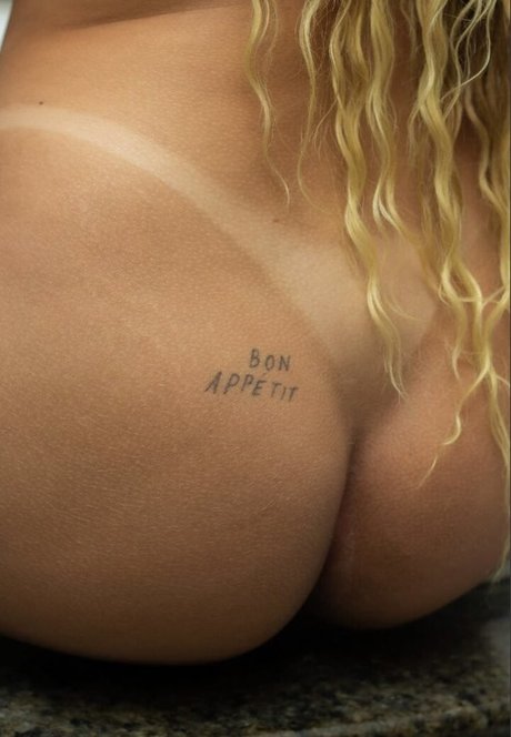 ビーチセックスオンリーファンズ エロチック 写真