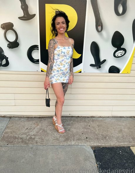 inkedariesgirl エロティックなポルノスター 写真