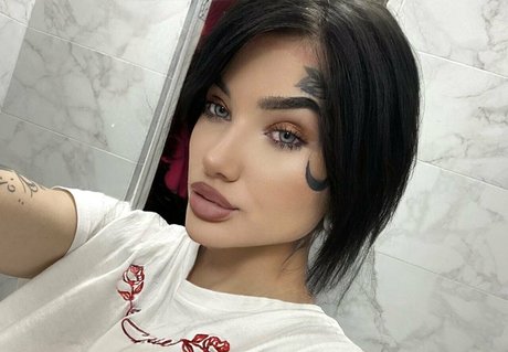 ポルノオンリーファンズ 裸 画像