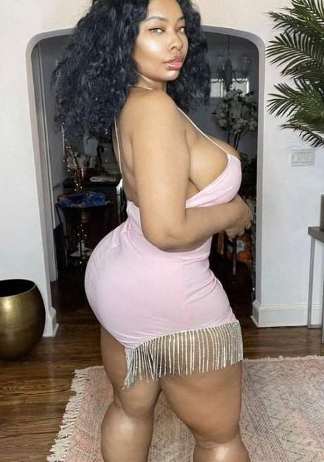 太ったお母さんオンリーファンズ セクシーヌード 写真