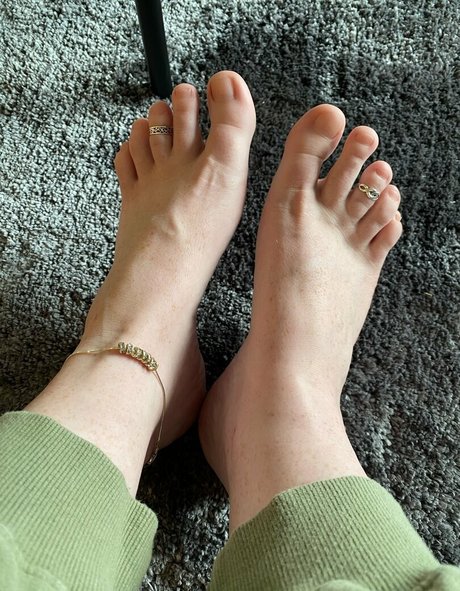 sicksadsarahh ヌードモデル 写真