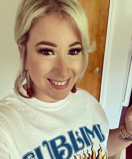 巨乳アマチュアオンリーファンズ エロチック 写真