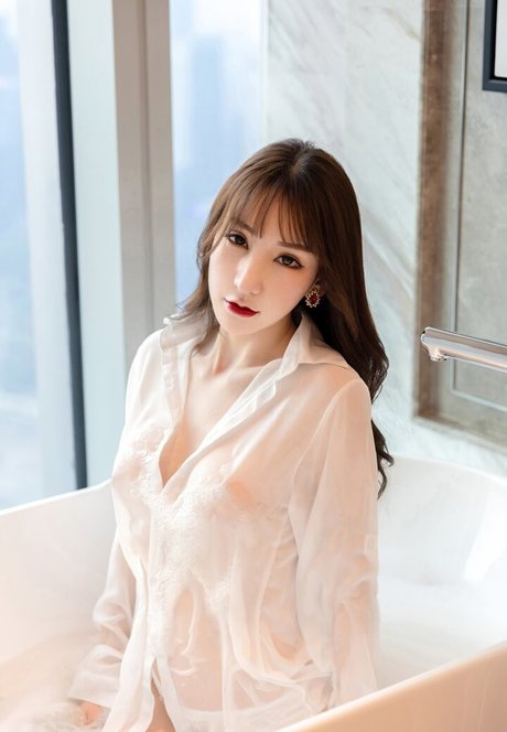 Zhou Yuxi エロティックなモデル ギャラリー