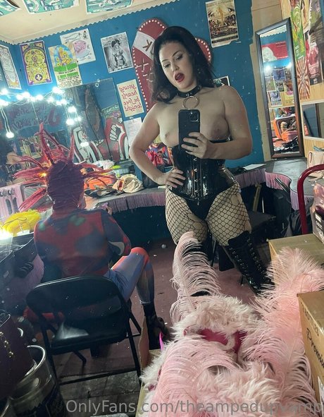 本物のオンリーファンズ アートポルノ 写真