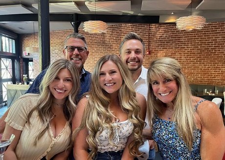 Maddie Clark ポルノモデル 写真