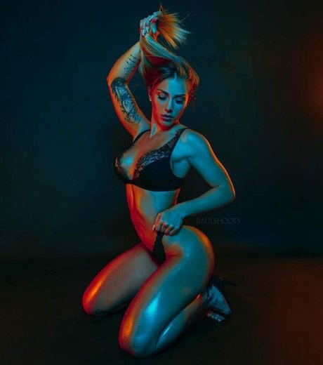 ティーンランジェリーオンリーファンズ アートxxx 画像