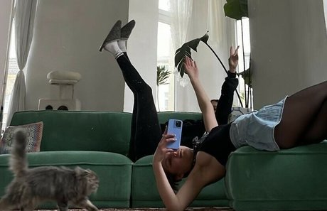 Julia Wulf アダルトモデル 写真