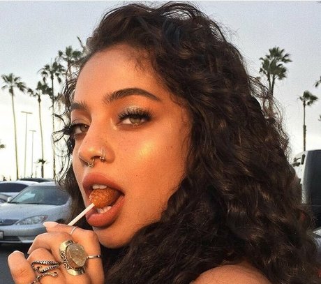 Kiana Lede 裸の女優 写真