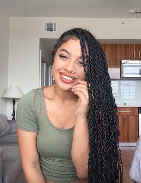 Kiana Lede セクシーモデル 写真