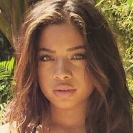 Kiana Lede 裸モデル 写真