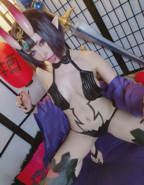 アジアンタトゥー オンリーファンズ セクシー裸 写真