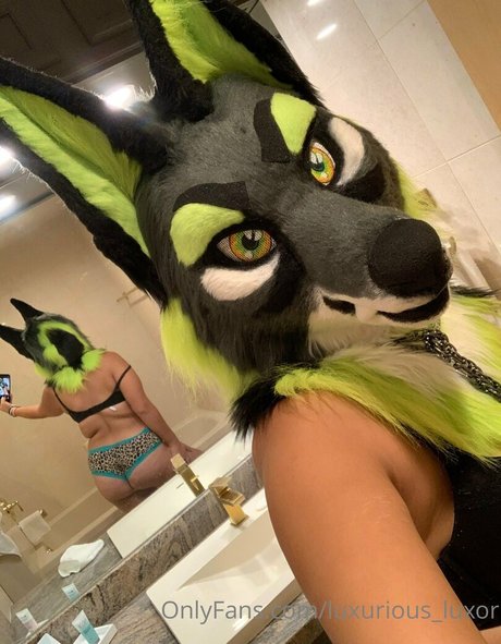 luxurious luxor 裸のスター 画像