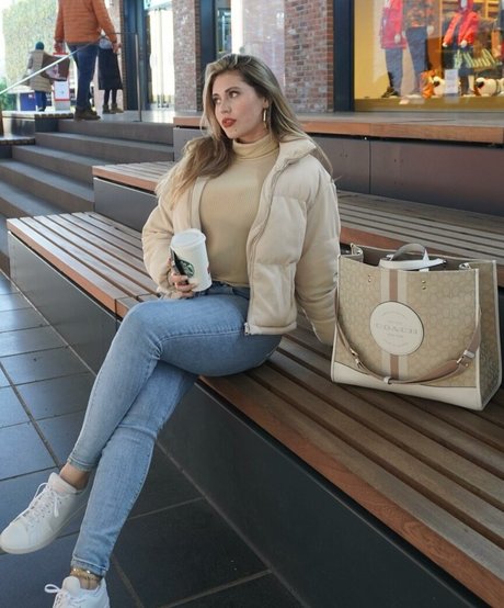 Raissamarques ポルノスター ヌード アーカイブ