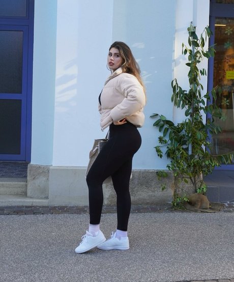 かわいいアナルオンリーファンズ 無料セックス 写真