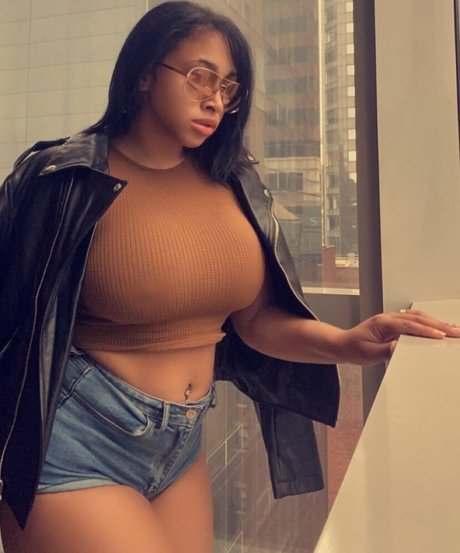 cristina celii セクシーモデル 写真