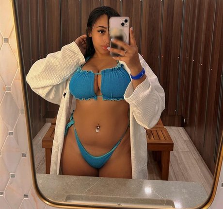 cristina celii セクシーなスター ギャラリー