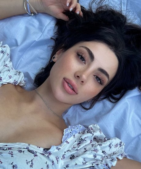 Sevinch Salmanova かわいいスター 写真