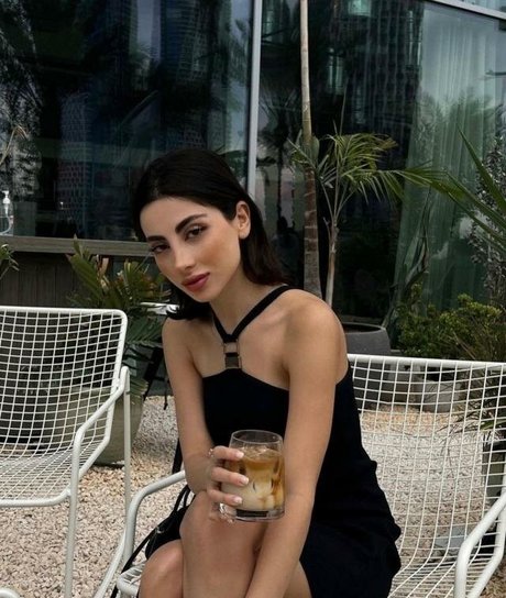 Sevinch Salmanova 美しいスター 画像