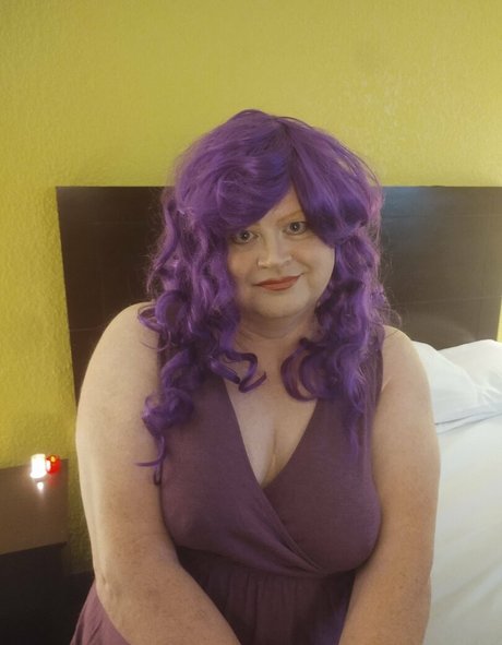 金髪の筋肉オンリーファンズ 美しいヌード 写真