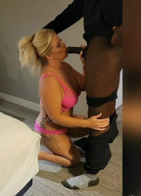 neokblondehotwife セクシーモデル 画像