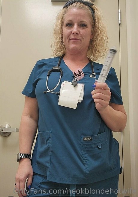 neokblondehotwife ポルノ女優 写真