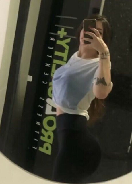 ティックトックスター オンリーファンズ 美しいヌード 画像