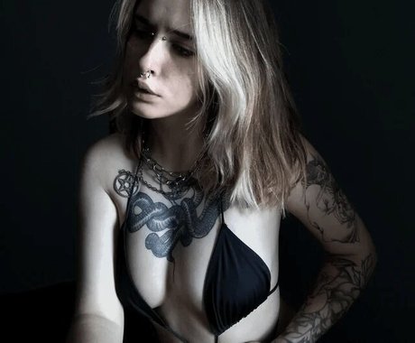 レズビアン誘惑オンリーファンズ セクシーヌード 写真