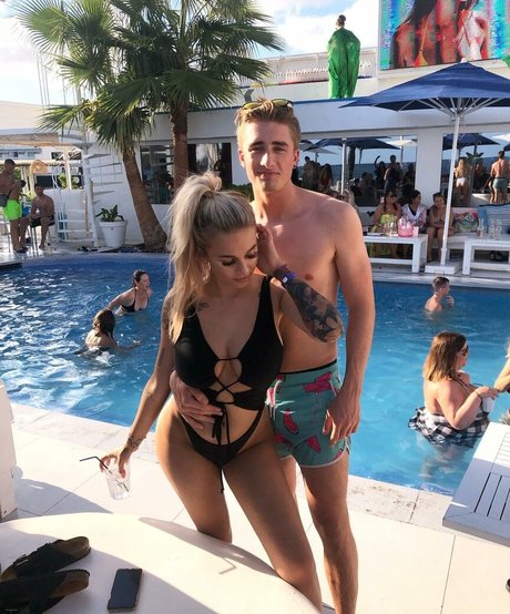 アナル乱交オンリーファンズ 美しいヌード 写真