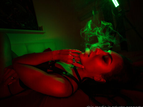 巨乳熟女オンリーファンズ セクシーヌード 写真