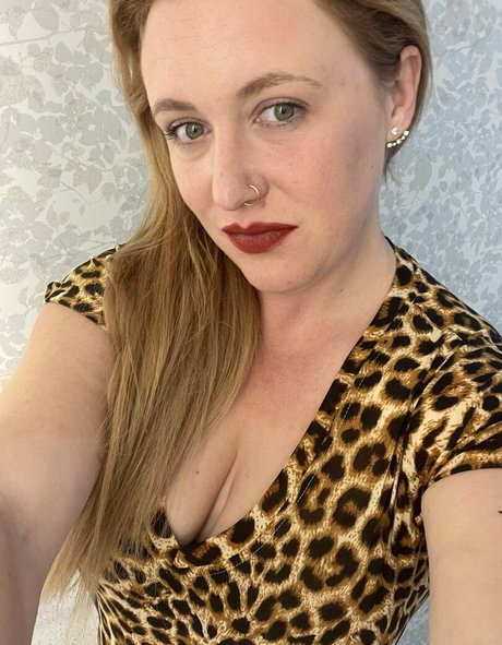 countrycockqueenfree 裸のスター 写真