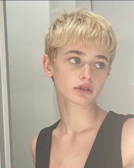 Esther McGregor スター 裸 画像